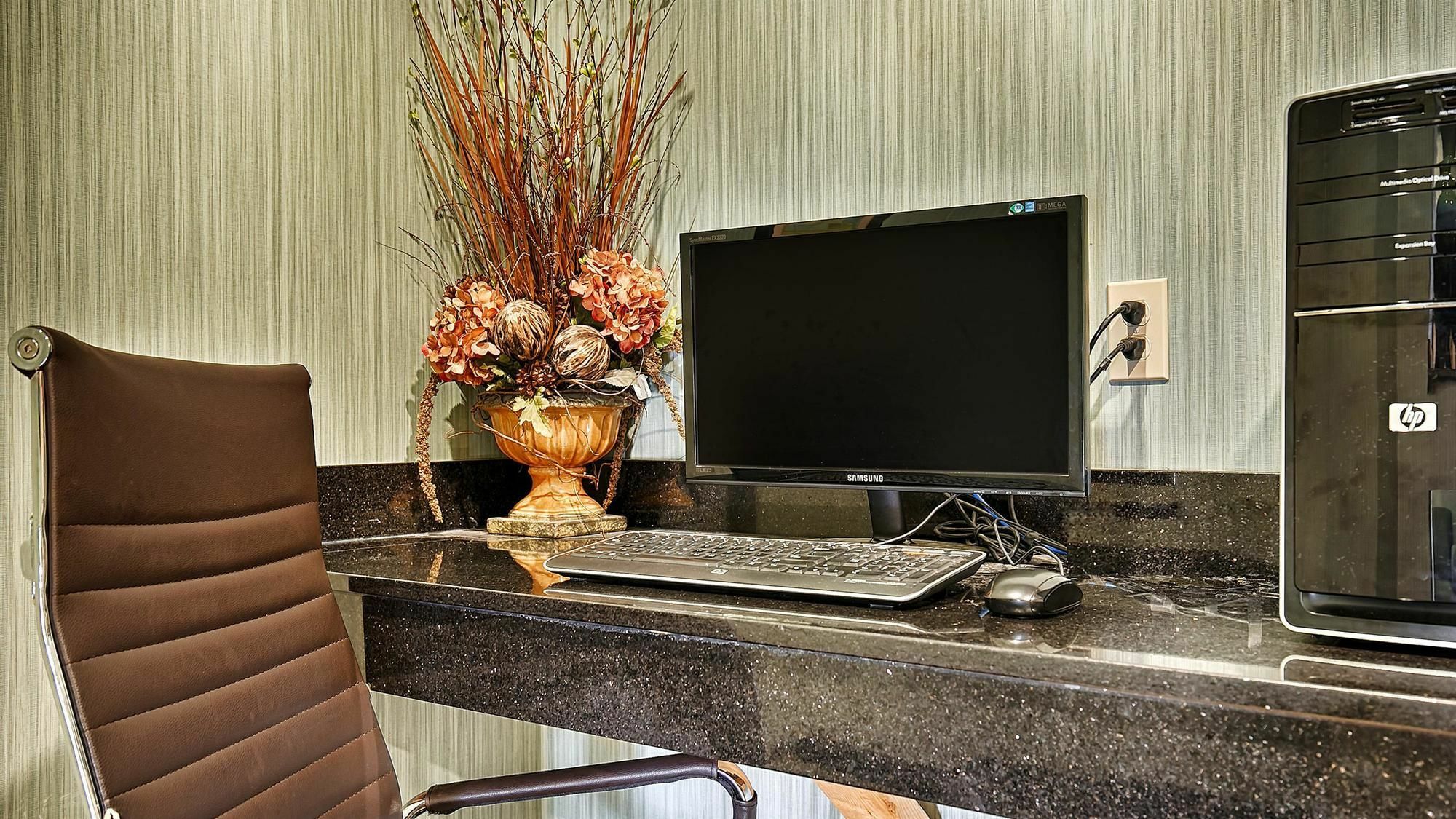 Executive Inn & Suites Marlin Zewnętrze zdjęcie
